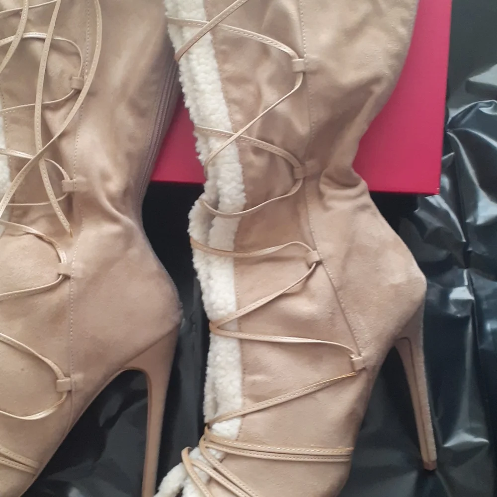 Boots - Picture 6 of 6